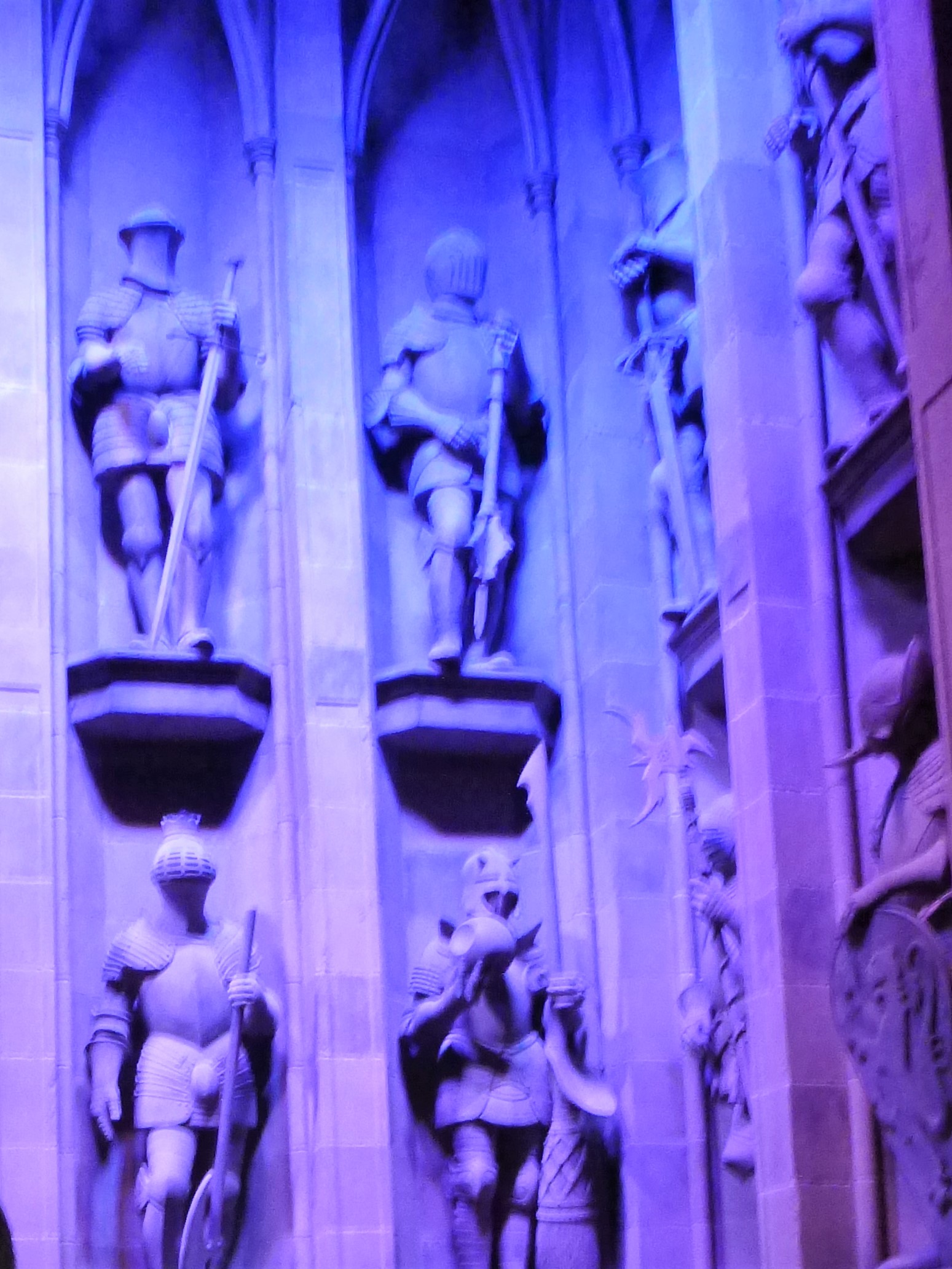 защитниците на замъка отвън, които оживяват (2)